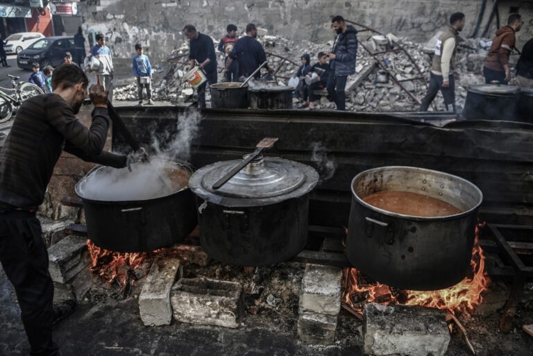 ما يغرف به الطعام من القدر