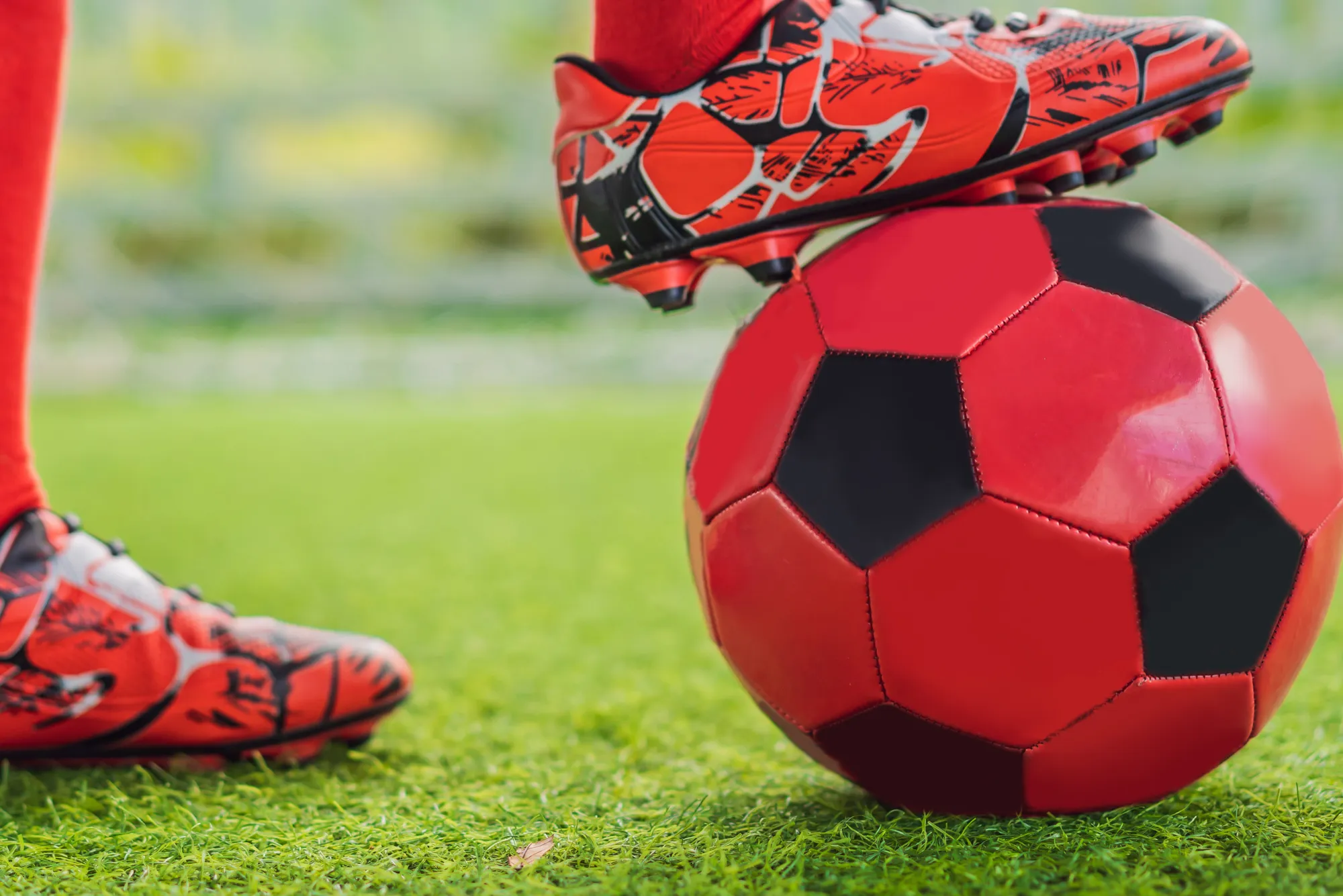 اكتشف أسباب تراجع ليفربول في ترتيب الدوري الإنجليزي وتأثير الأداء على المنافسة، مع مقارنة بتطورات ترتيب الدوري الإسباني.