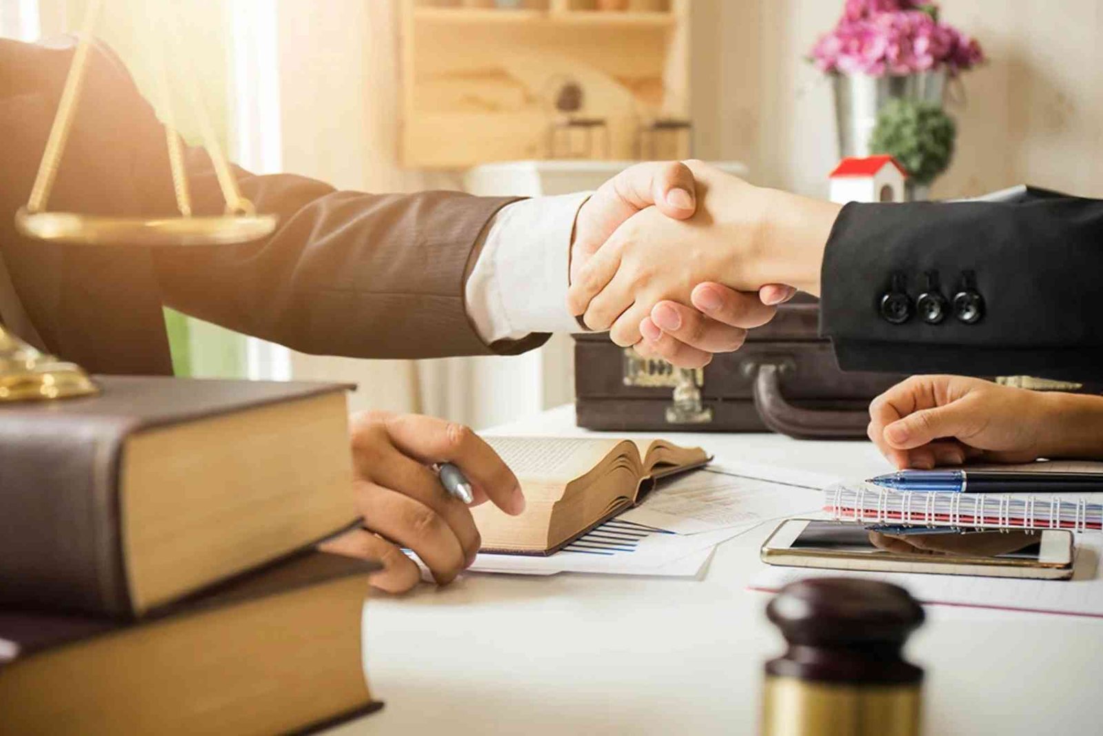 How Do Lawyers in Dubai Help Businesses With Commercial Lease Agreements?