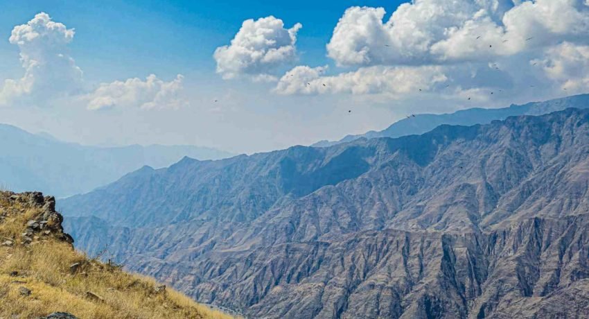 تمتاز منطقة عسير بجمال الجو واعتداله